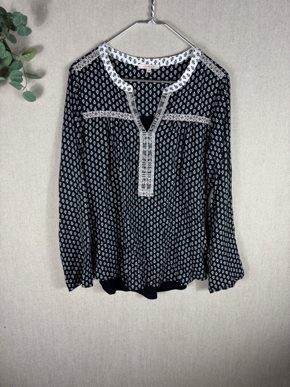Skies are Blue > Black Printed Long-Sleeve Peasant Top Medium
